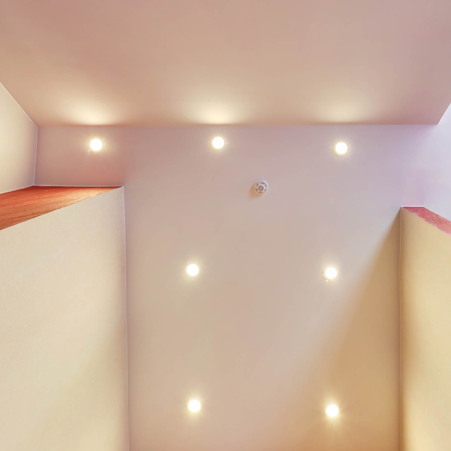 Zestaw 6 sztuk żarówek LED GU10 7W 3000K"